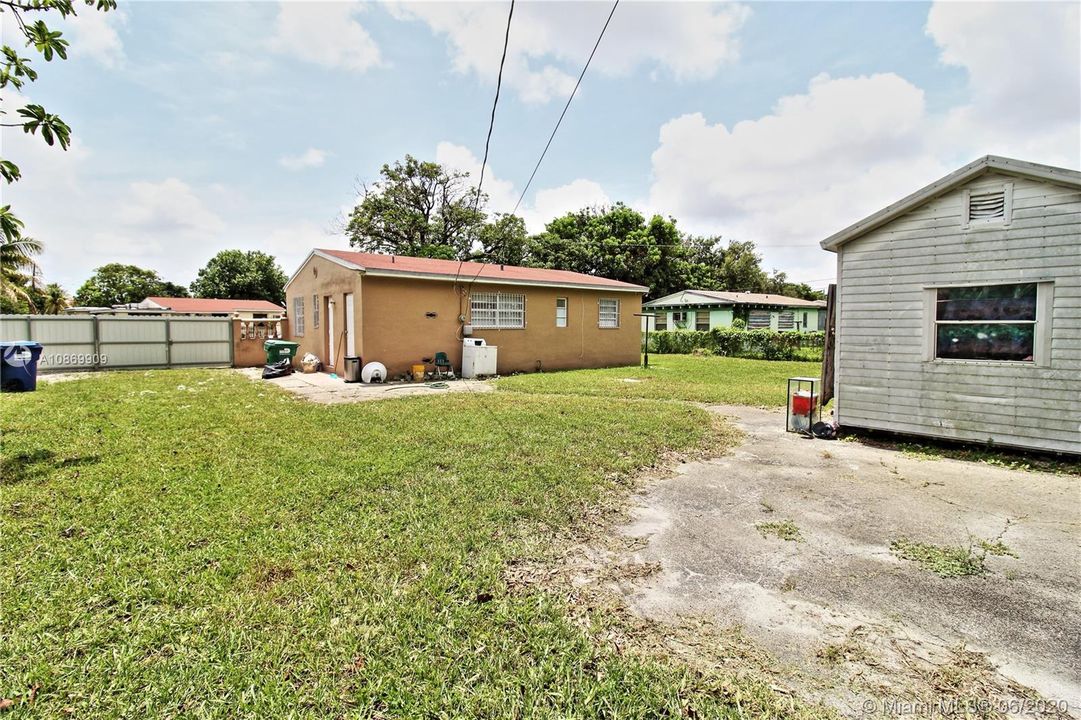 Recently Sold: $189,000 (3 beds, 1 baths, 884 Square Feet)