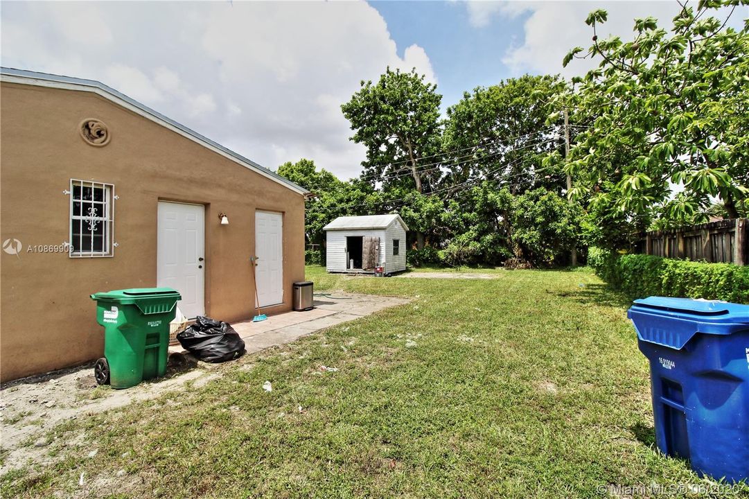 Recently Sold: $189,000 (3 beds, 1 baths, 884 Square Feet)