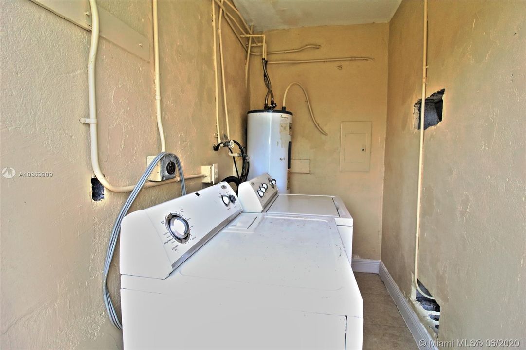 Recently Sold: $189,000 (3 beds, 1 baths, 884 Square Feet)