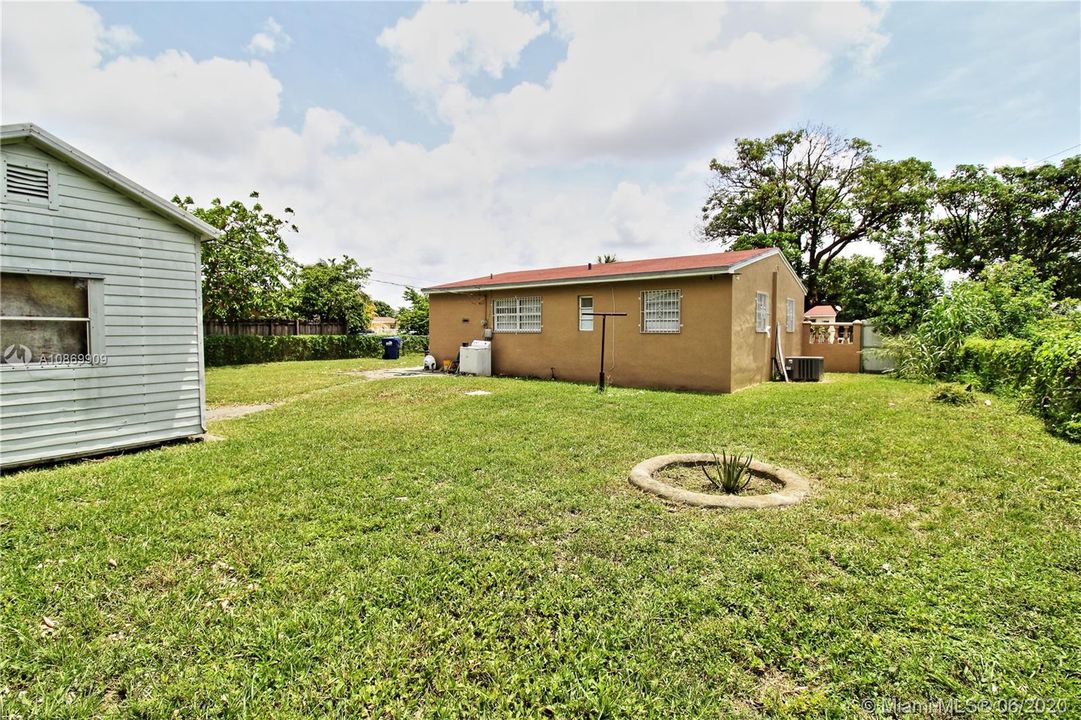 Recently Sold: $189,000 (3 beds, 1 baths, 884 Square Feet)