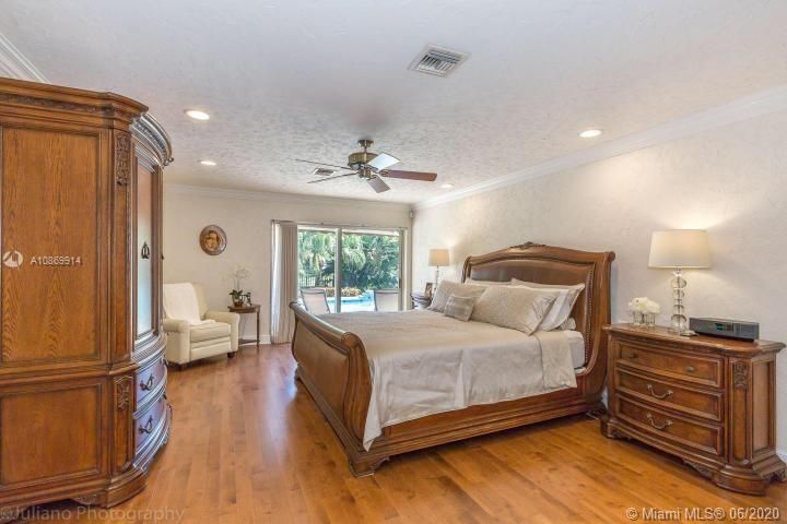Vendido Recientemente: $1,195,000 (4 camas, 3 baños, 3921 Pies cuadrados)