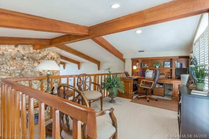 Vendido Recientemente: $1,195,000 (4 camas, 3 baños, 3921 Pies cuadrados)