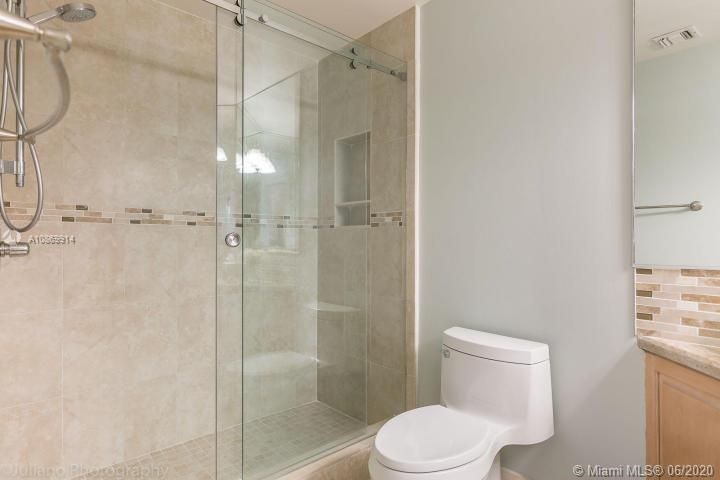 Vendido Recientemente: $1,195,000 (4 camas, 3 baños, 3921 Pies cuadrados)