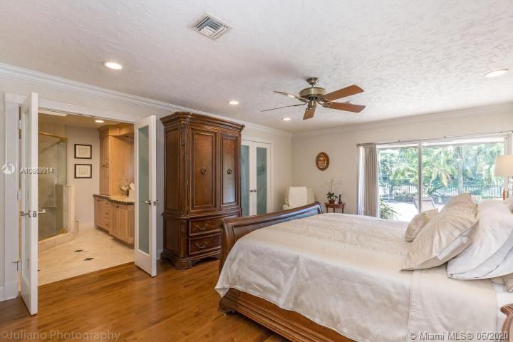 Vendido Recientemente: $1,195,000 (4 camas, 3 baños, 3921 Pies cuadrados)