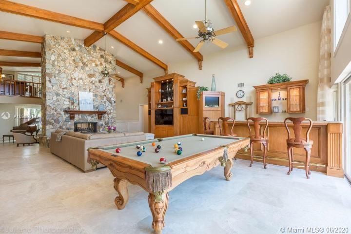 Vendido Recientemente: $1,195,000 (4 camas, 3 baños, 3921 Pies cuadrados)