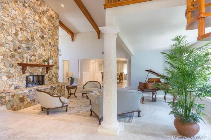 Vendido Recientemente: $1,195,000 (4 camas, 3 baños, 3921 Pies cuadrados)