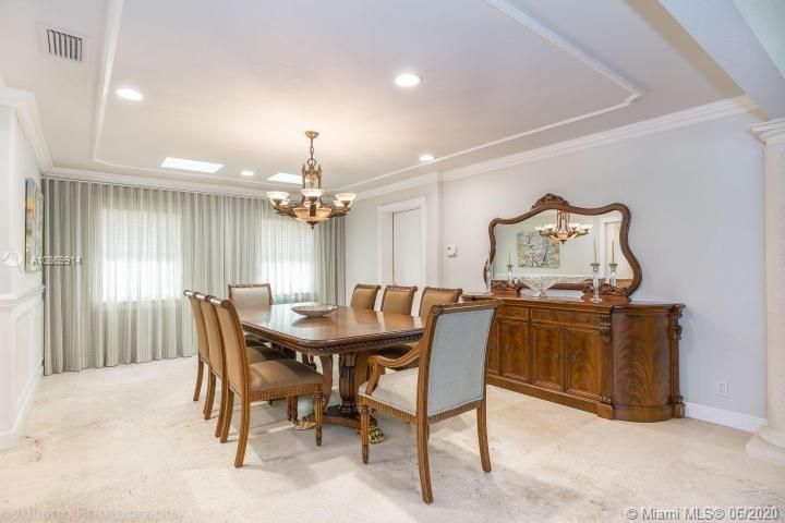 Vendido Recientemente: $1,195,000 (4 camas, 3 baños, 3921 Pies cuadrados)