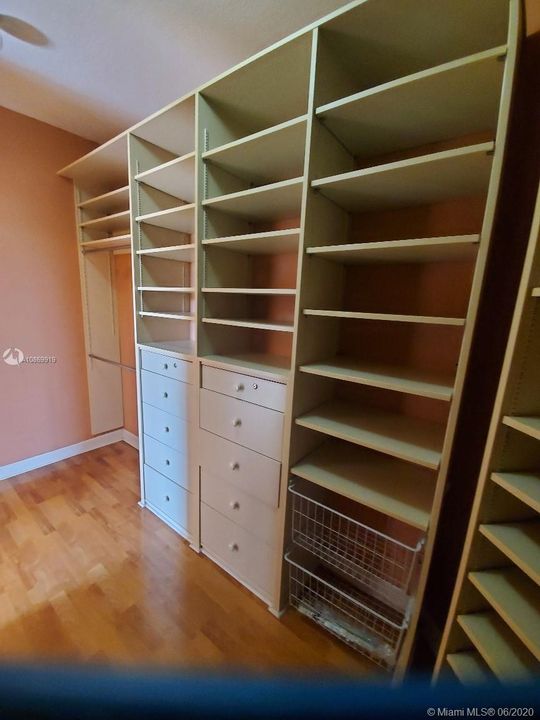 Recientemente alquilado: $3,000 (5 camas, 3 baños, 2583 Pies cuadrados)