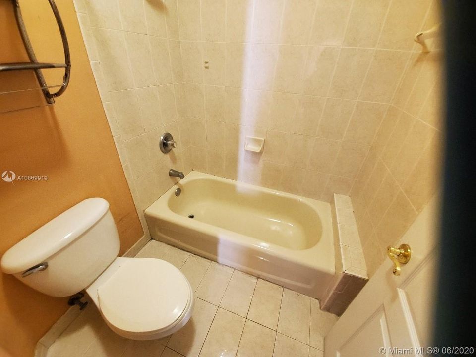 Recientemente alquilado: $3,000 (5 camas, 3 baños, 2583 Pies cuadrados)