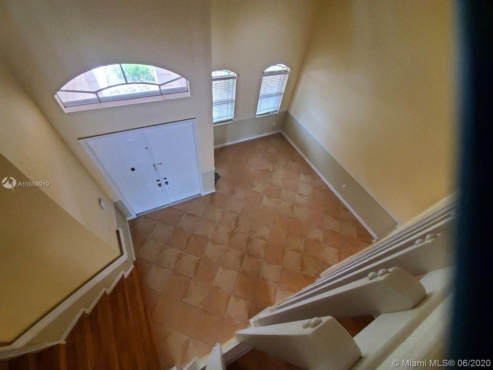Recientemente alquilado: $3,000 (5 camas, 3 baños, 2583 Pies cuadrados)