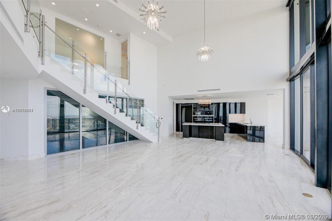 Recently Sold: $4,075,000 (3 beds, 4 baths, 3130 Square Feet)
