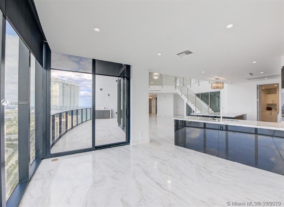 Recently Sold: $4,075,000 (3 beds, 4 baths, 3130 Square Feet)