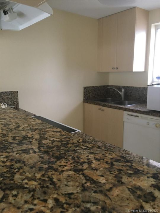 Recientemente alquilado: $1,400 (1 camas, 1 baños, 660 Pies cuadrados)