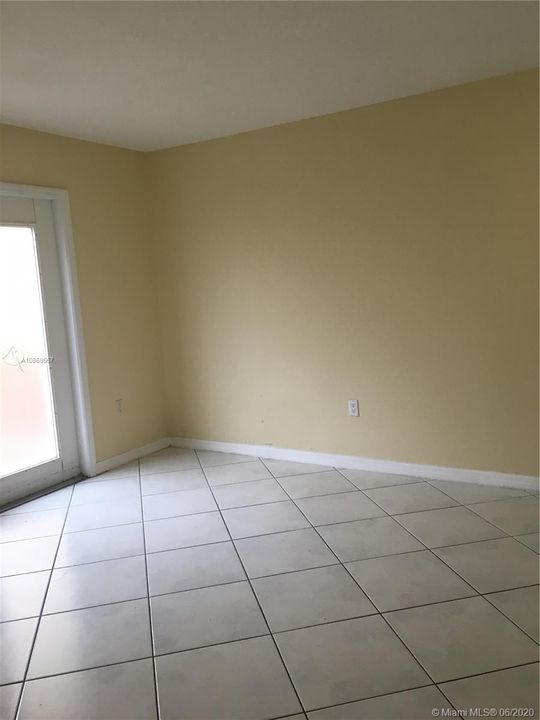 Recientemente alquilado: $1,400 (1 camas, 1 baños, 660 Pies cuadrados)