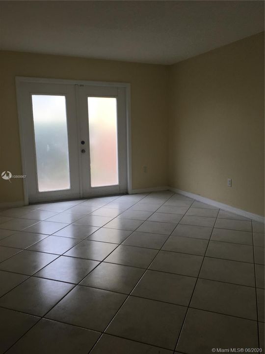 Recientemente alquilado: $1,400 (1 camas, 1 baños, 660 Pies cuadrados)