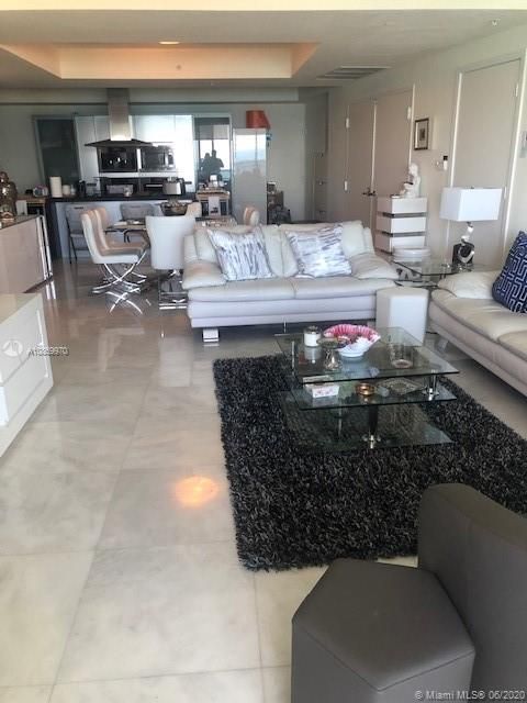 Recientemente alquilado: $5,850 (2 camas, 3 baños, 2137 Pies cuadrados)