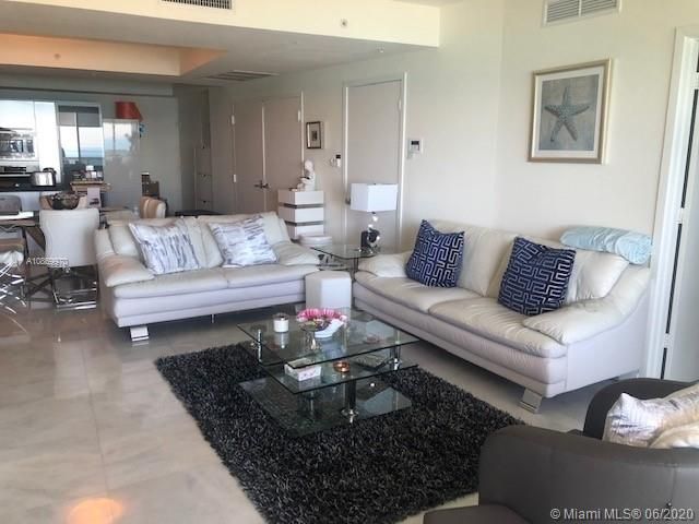 Recientemente alquilado: $5,850 (2 camas, 3 baños, 2137 Pies cuadrados)