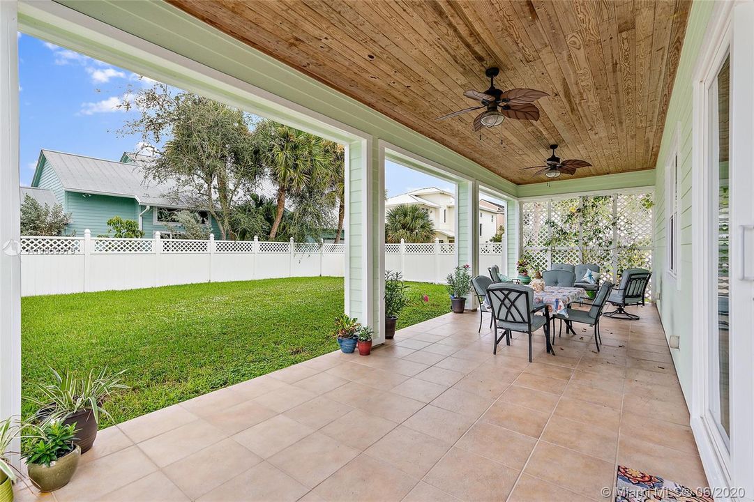 Recently Sold: $879,000 (3 beds, 3 baths, 2774 Square Feet)