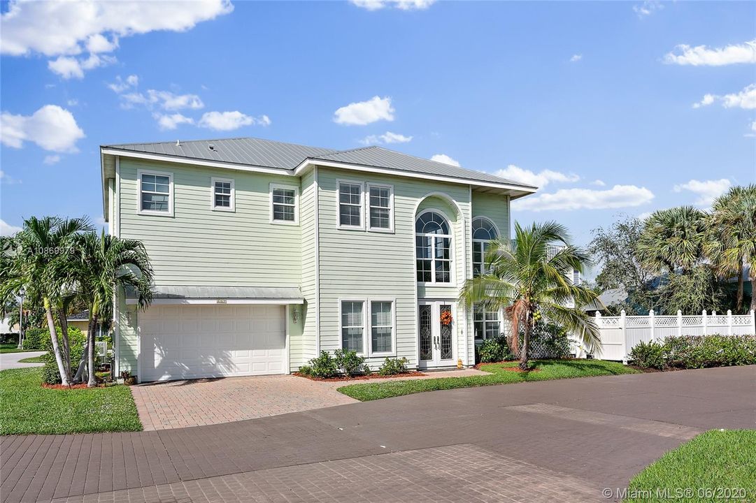 Recently Sold: $879,000 (3 beds, 3 baths, 2774 Square Feet)