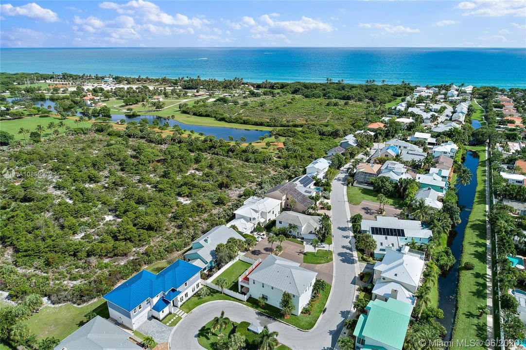 Recently Sold: $879,000 (3 beds, 3 baths, 2774 Square Feet)