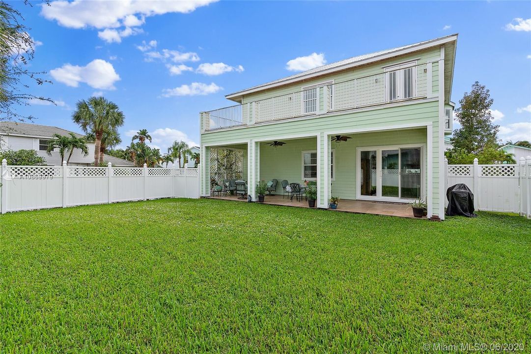 Recently Sold: $879,000 (3 beds, 3 baths, 2774 Square Feet)