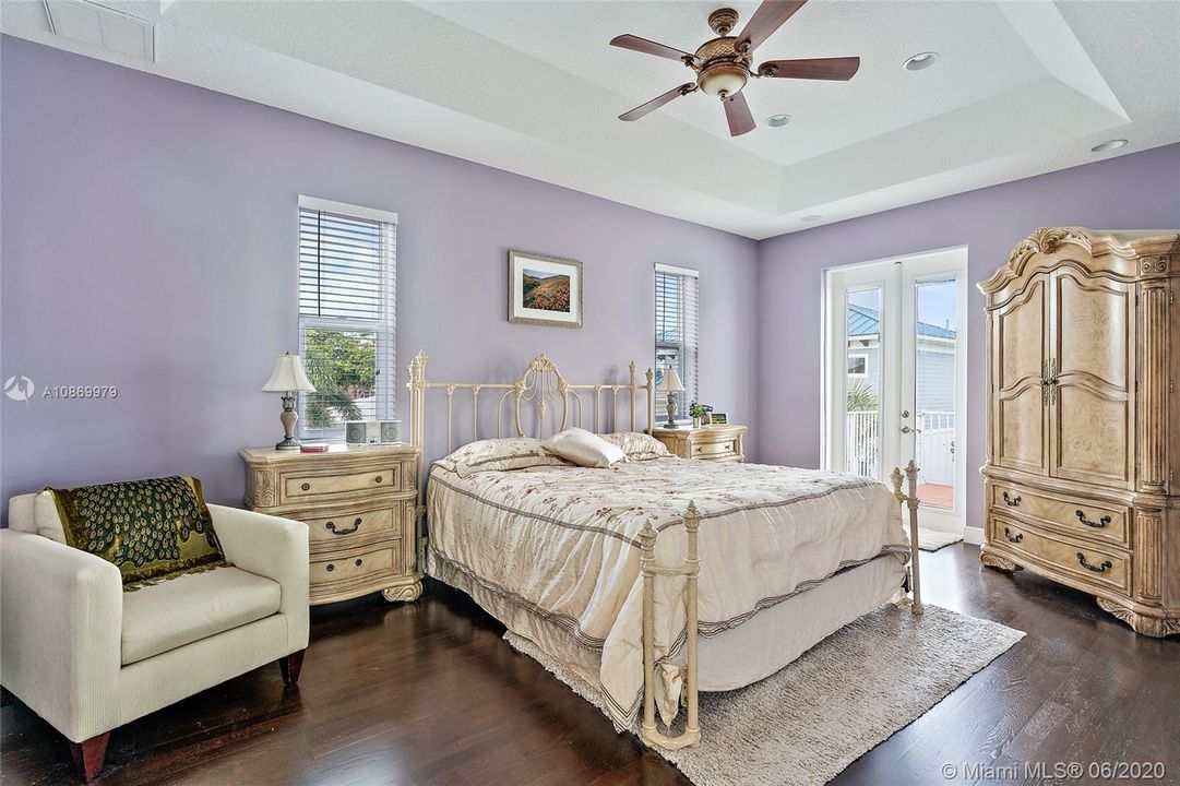 Recently Sold: $879,000 (3 beds, 3 baths, 2774 Square Feet)