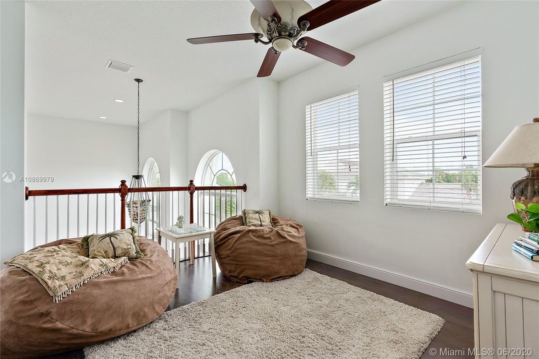 Recently Sold: $879,000 (3 beds, 3 baths, 2774 Square Feet)
