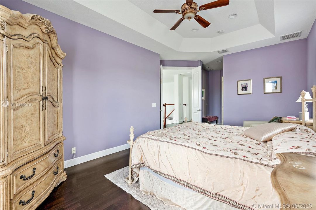 Recently Sold: $879,000 (3 beds, 3 baths, 2774 Square Feet)