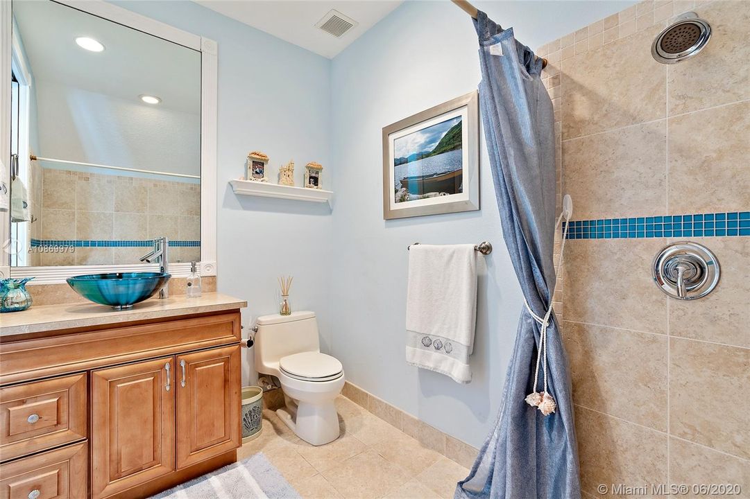 Recently Sold: $879,000 (3 beds, 3 baths, 2774 Square Feet)