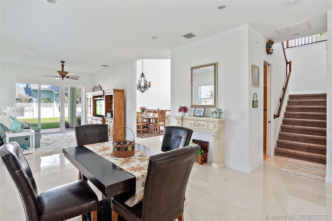 Recently Sold: $879,000 (3 beds, 3 baths, 2774 Square Feet)