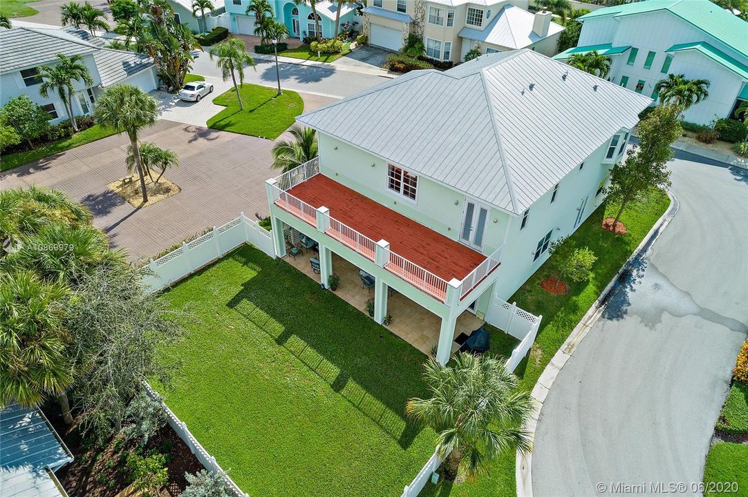 Recently Sold: $879,000 (3 beds, 3 baths, 2774 Square Feet)