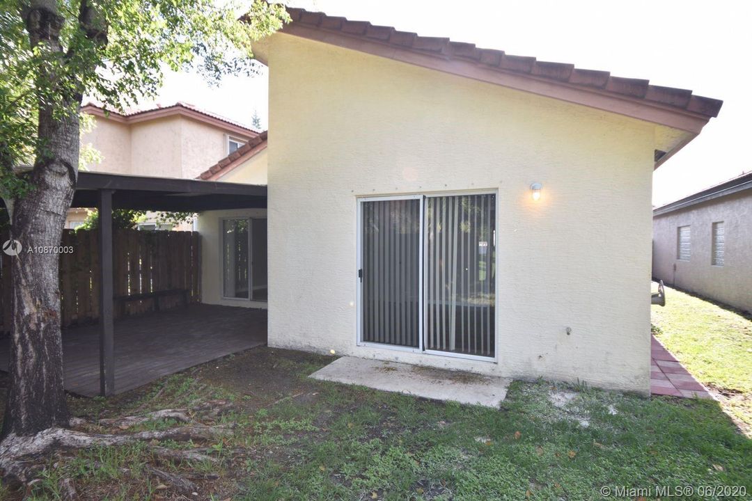 Recientemente alquilado: $2,199 (3 camas, 2 baños, 1441 Pies cuadrados)