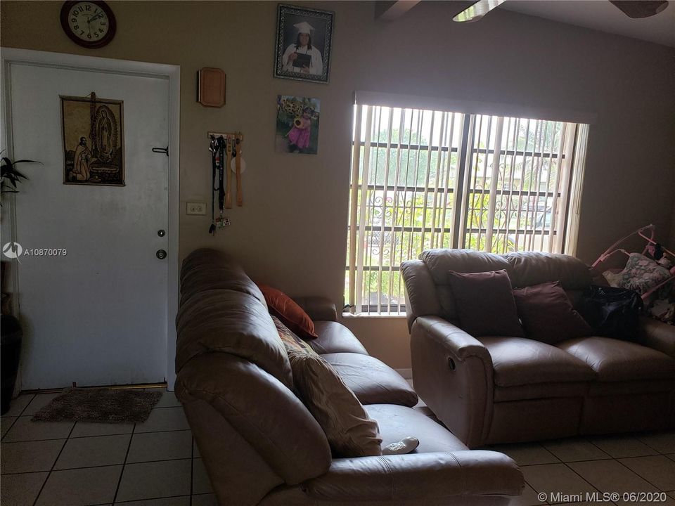 Recently Sold: $234,900 (3 beds, 2 baths, 1194 Square Feet)