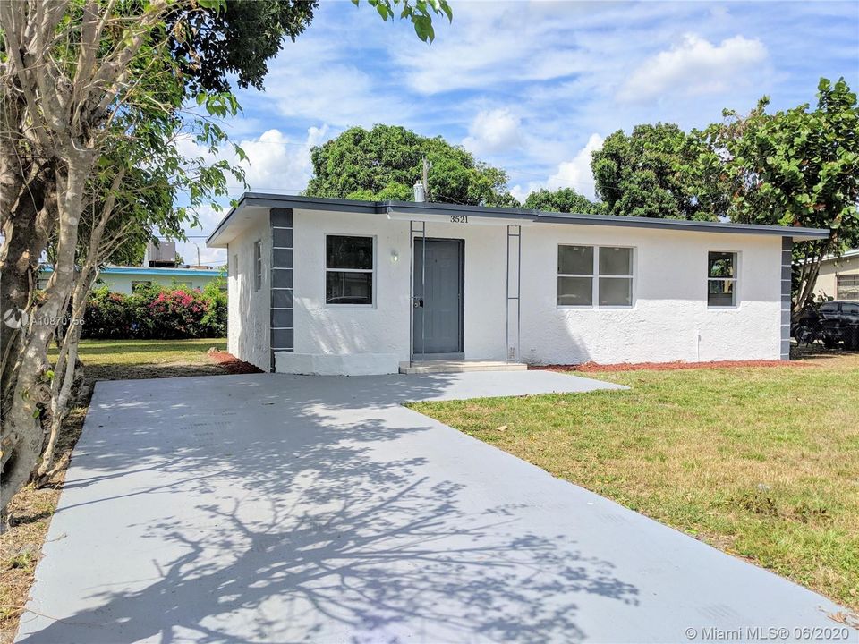 Recently Rented: $1,800 (3 beds, 1 baths, 912 Square Feet)