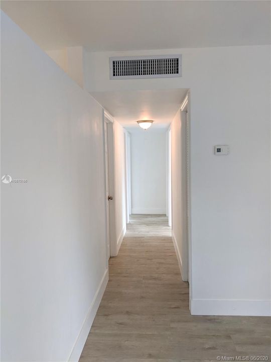 Recently Rented: $1,800 (3 beds, 1 baths, 912 Square Feet)