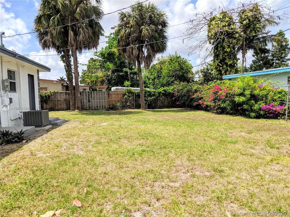 Recently Rented: $1,800 (3 beds, 1 baths, 912 Square Feet)