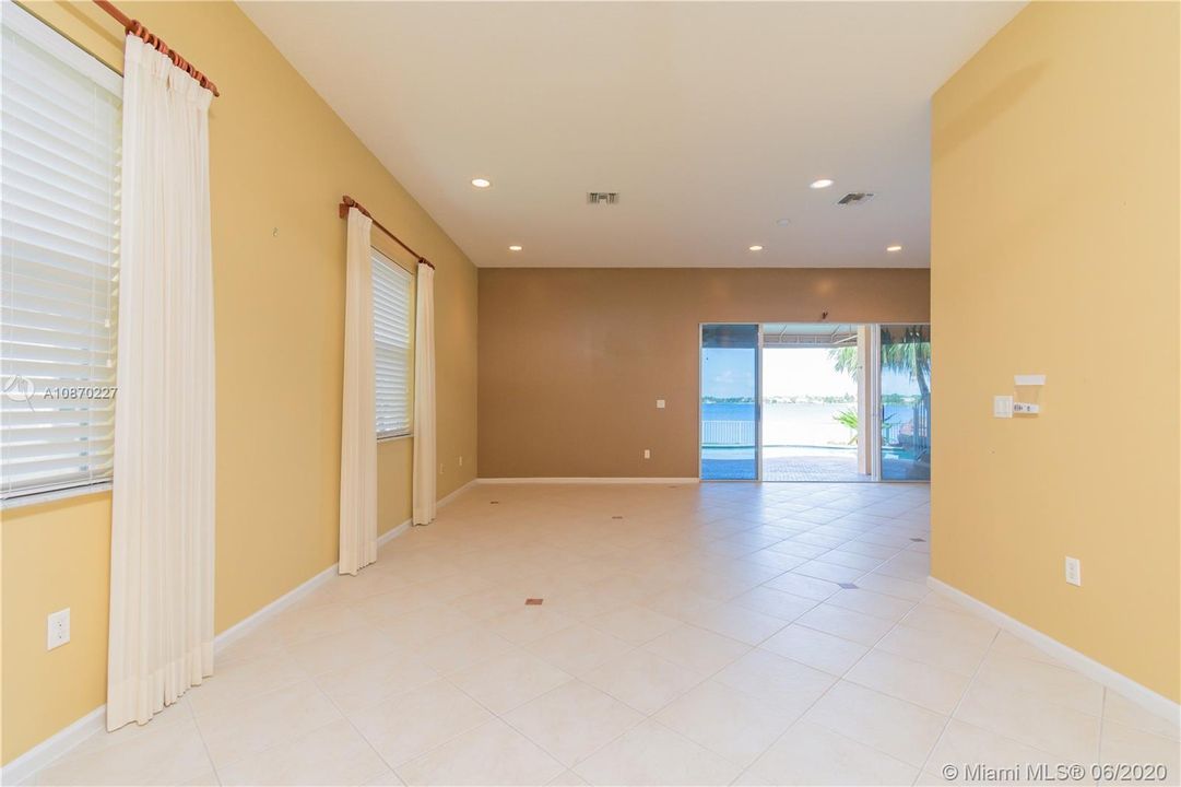 Recently Rented: $3,500 (4 beds, 3 baths, 3628 Square Feet)