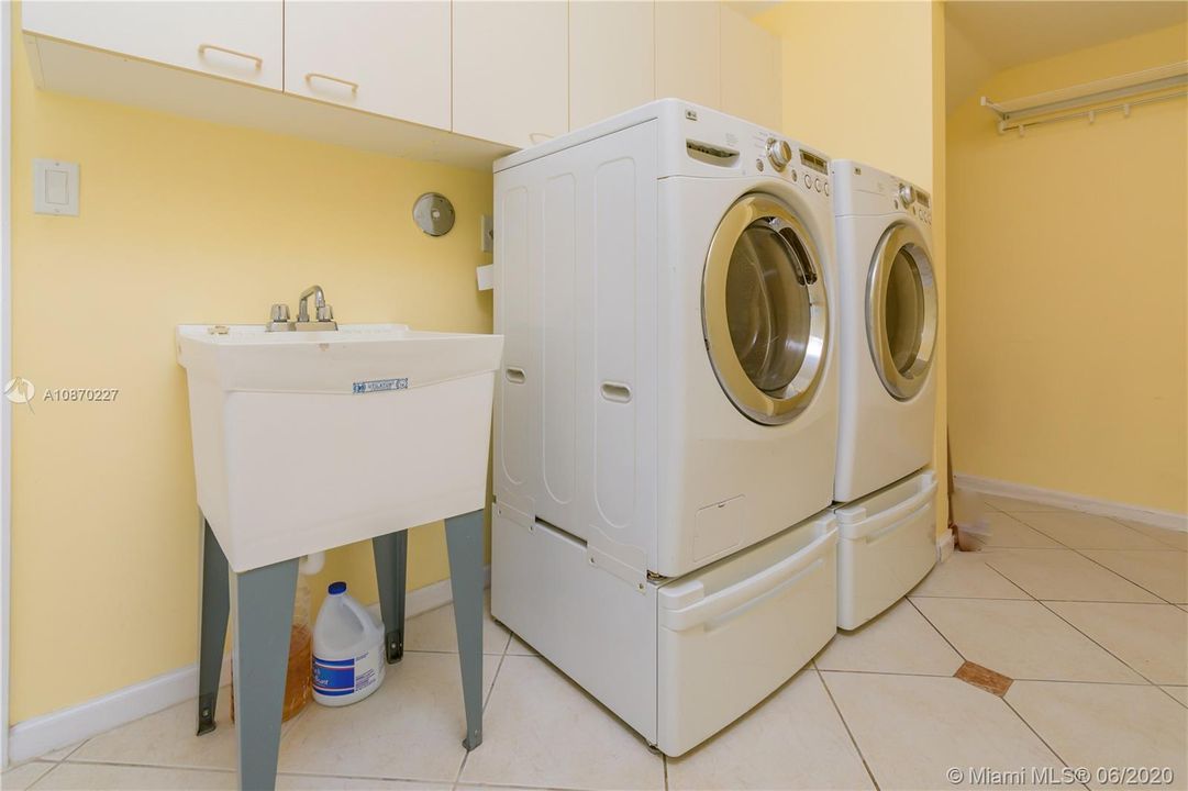 Recently Rented: $3,500 (4 beds, 3 baths, 3628 Square Feet)