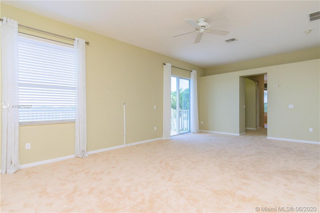 Recently Rented: $3,500 (4 beds, 3 baths, 3628 Square Feet)