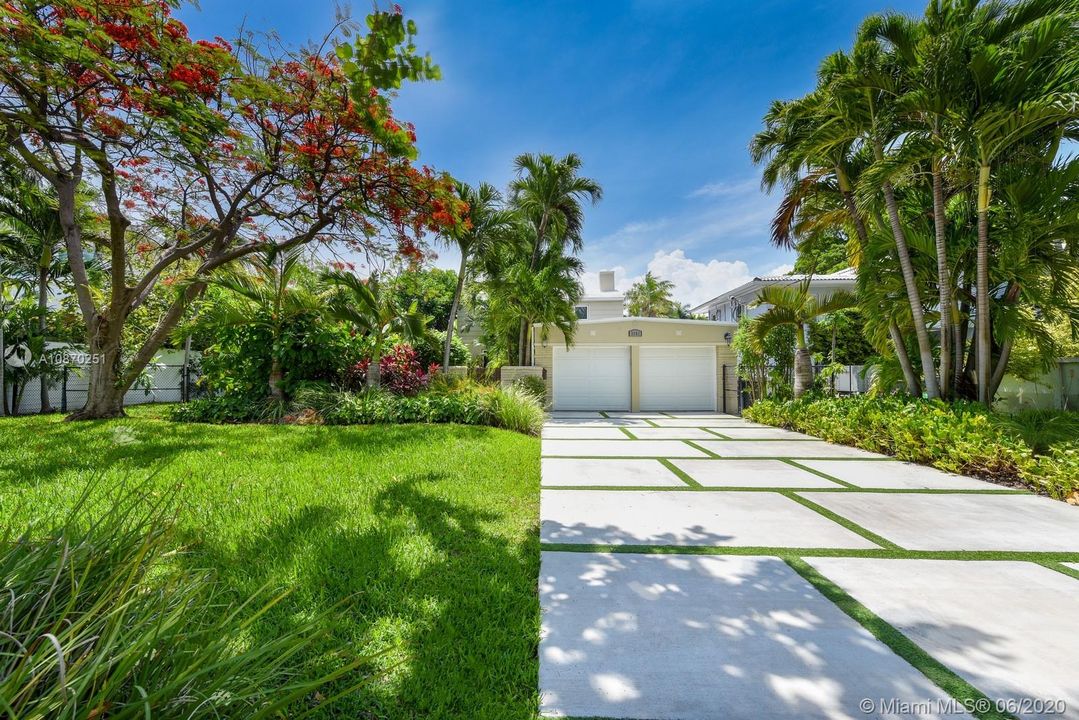 Vendido Recientemente: $2,995,000 (4 camas, 4 baños, 2680 Pies cuadrados)