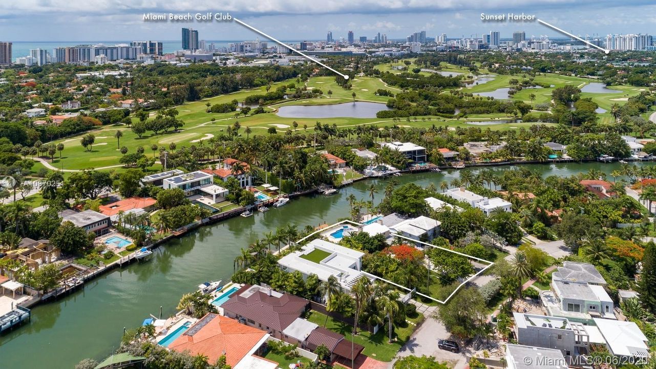 Vendido Recientemente: $2,995,000 (4 camas, 4 baños, 2680 Pies cuadrados)
