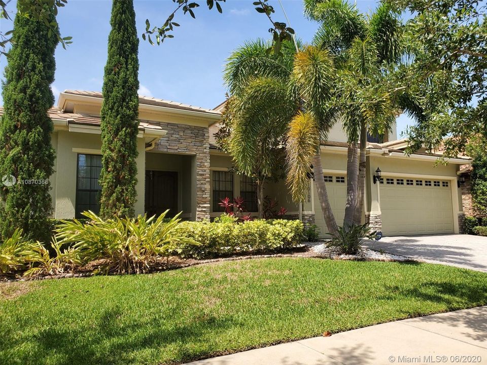 Recently Sold: $590,000 (5 beds, 4 baths, 3552 Square Feet)