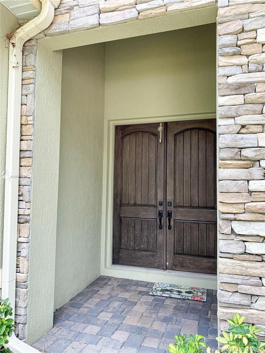Recently Sold: $590,000 (5 beds, 4 baths, 3552 Square Feet)