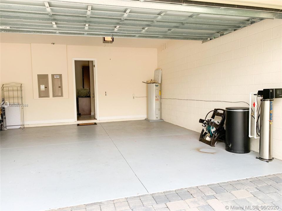 Recently Sold: $590,000 (5 beds, 4 baths, 3552 Square Feet)