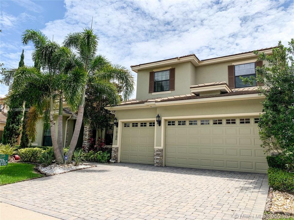 Recently Sold: $590,000 (5 beds, 4 baths, 3552 Square Feet)