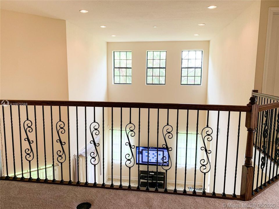 Recently Sold: $590,000 (5 beds, 4 baths, 3552 Square Feet)