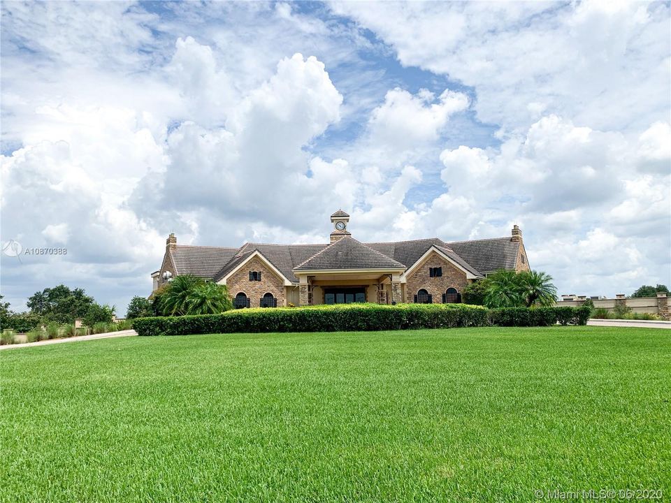 Recently Sold: $590,000 (5 beds, 4 baths, 3552 Square Feet)