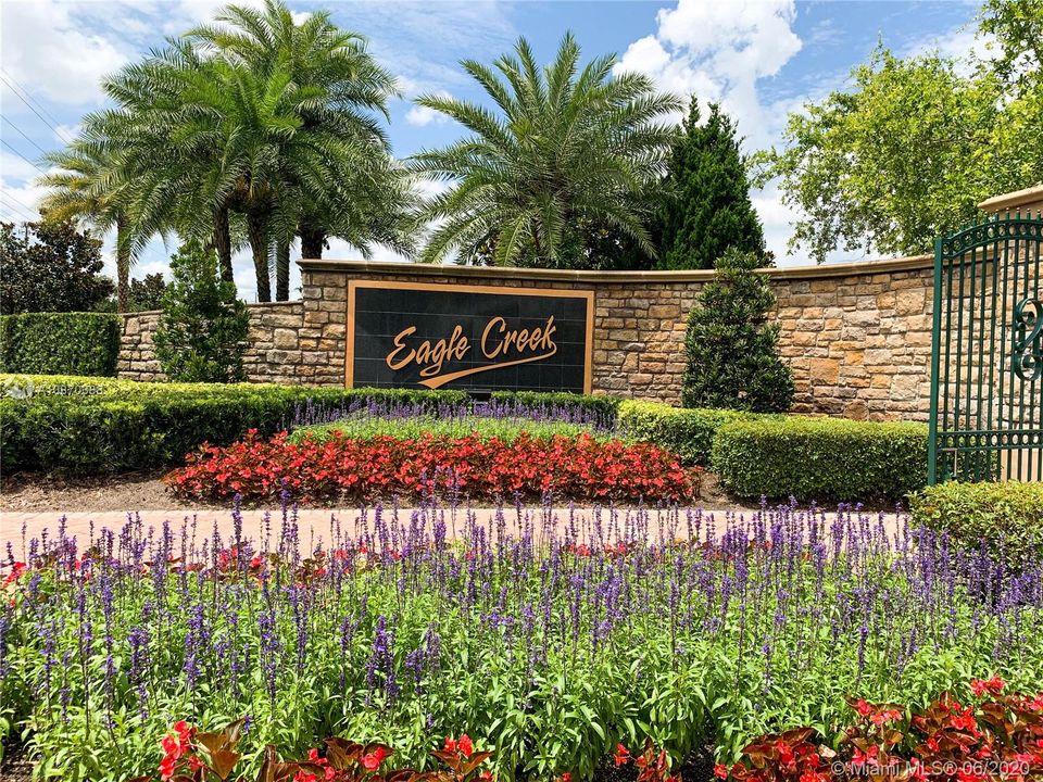 Recently Sold: $590,000 (5 beds, 4 baths, 3552 Square Feet)