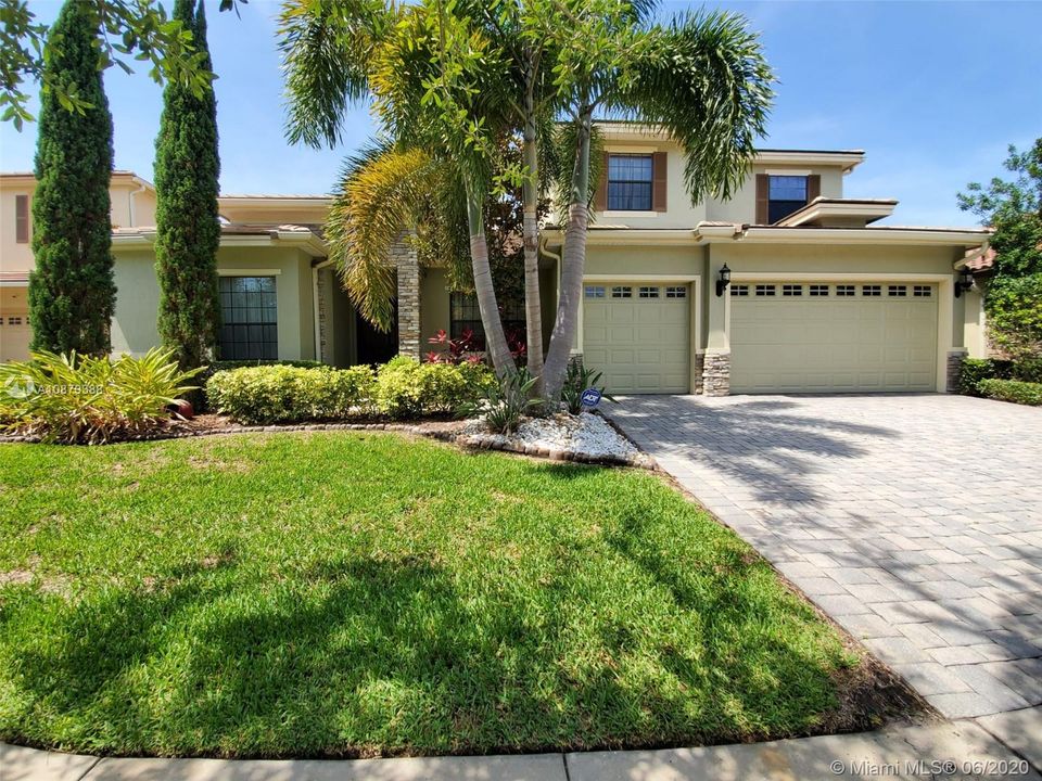 Recently Sold: $590,000 (5 beds, 4 baths, 3552 Square Feet)