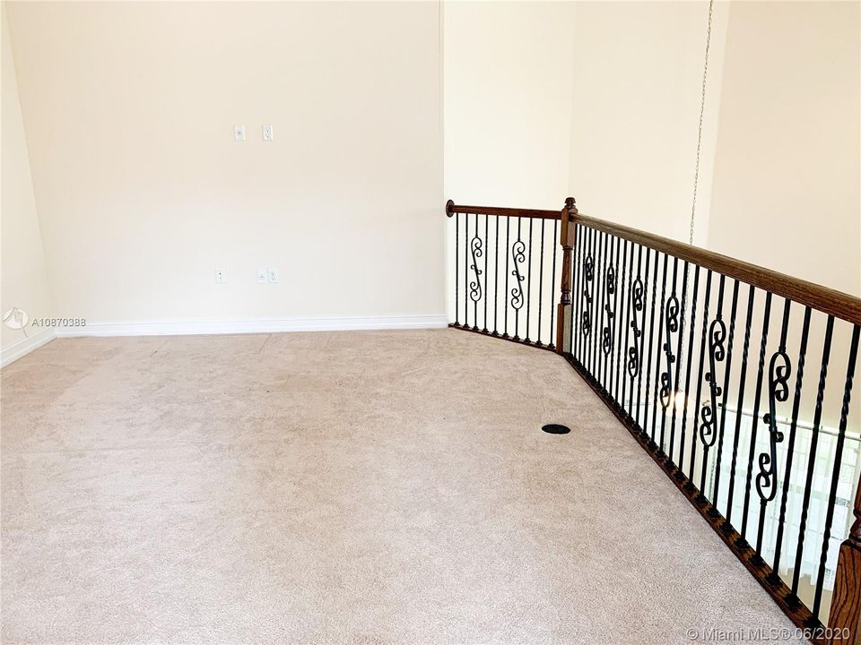 Recently Sold: $590,000 (5 beds, 4 baths, 3552 Square Feet)